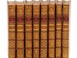 six livres alignés sur un fond blanc