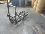un diable qui se trouve dans un garage