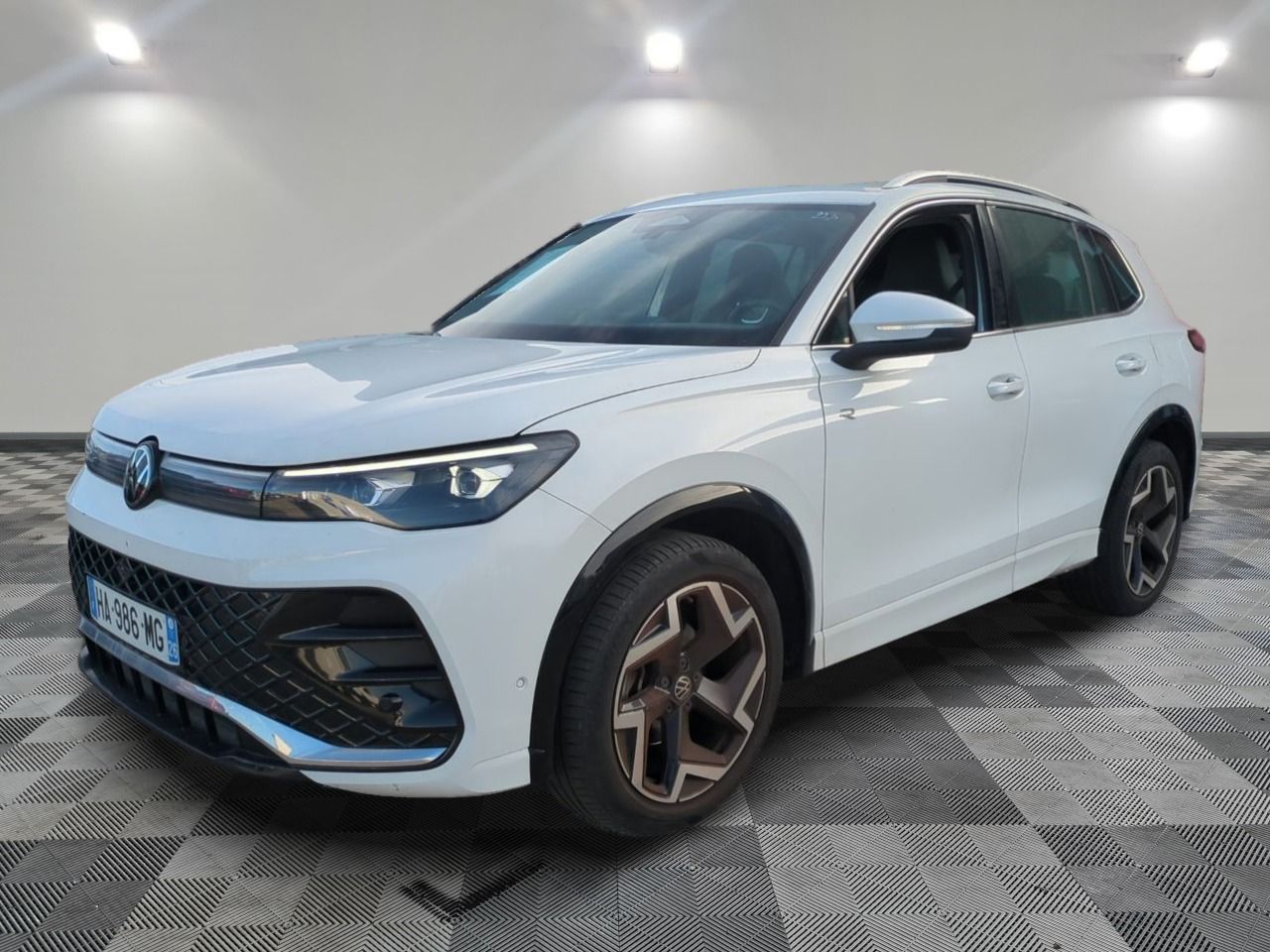 VOLKSWAGEN - TIGUAN 1.5 ETSI 150CH DSG7 R-LINE - EH - Mise e…