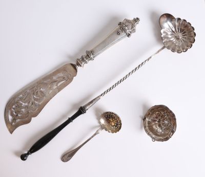 Ensemble de couverts de service en métal argenté comprenant …