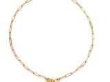 un collier à chaîne en or orné d'un pendentif en forme de cœur