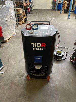 a machine that is sitting in the middle of a room