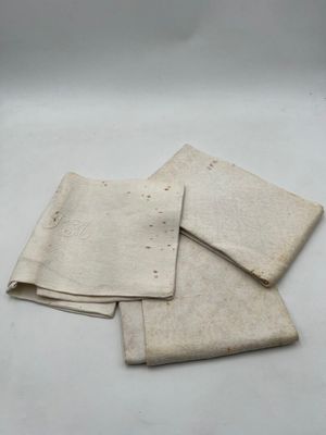 Importante réunion de nappes et serviettes de campagne.