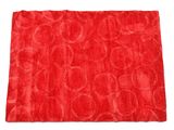 gros plan d'un tapis rouge sur fond blanc