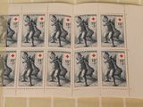 la photo d'un livre avec des timbres