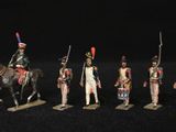 un grand nombre de soldats de plomb qui font la queue