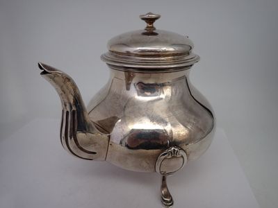 Verseuse en argent Minerve, poids 535 gr sans la prise en bois (accide - Photo 1