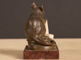 a statue of a cat that is sitting on a table