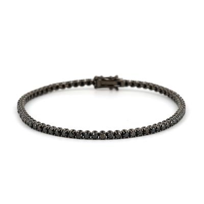 un bracelet de tennis en diamants noirs sur fond blanc