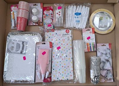 une boîte contenant de nombreux objets