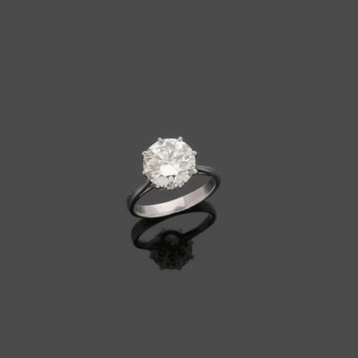 une bague en diamant à une seule pierre, par van cleef