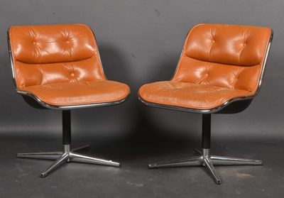 paire de fauteuils pivotants en cuir orange