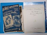 un livre avec la photo d'un homme et d'une femme