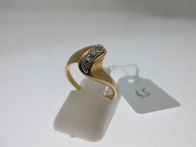 une photo d'une bague en or et diamants avec une étiquette de prix