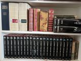 many books that are on a shelf in the room