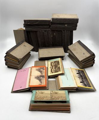 un grand nombre de livres posés sur une table