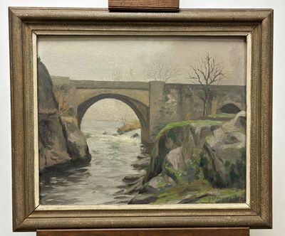 une image d'une peinture représentant un pont au-dessus d'une étendue d'eau