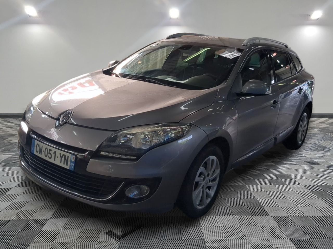 RENAULT - MÉGANE ESTATE III 1.5 DCI 110 FAP ENERGY ECO2 DYNAMIQUE - GO - Mise en service: 06/06/2013 - Véhicule grêlé...