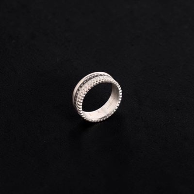 BOUCHERON Paris Bague Quatre en or blanc 18K (750e) retenant… - Photo 1