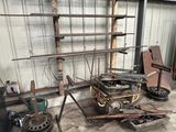 tout un tas d'outils qui traînent par terre dans le garage