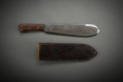 two knives that are sitting next to each other on a table