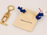 Porte-clés et pochette Louis Vuitton dorés