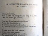 un livre ouvert sur lequel figure la photo d'un homme