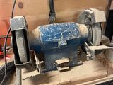une machine posée sur une table