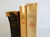 trois livres superposés sur une table