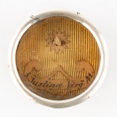 an image of a ring with a picture of a horse on it