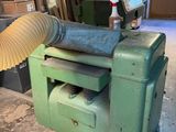 a green machine that is sitting in a room