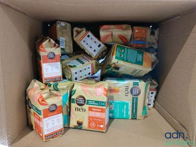 une boîte en carton remplie de différents types de savons