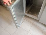 a person that is opening the door of an oven
