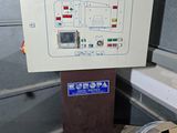 a machine that is sitting on a table in a room