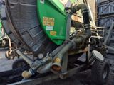 une photo d'une machine montée sur une remorque