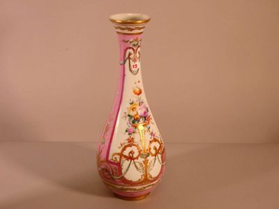 Porcelaine de Paris. Vase de forme balustre en porcelaine ém…