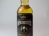 l'image d'une bouteille de whisky posée sur une table