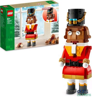 un casse-noisette en Lego devant une boîte