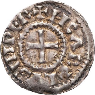 une vieille pièce d'argent ornée d'une croix