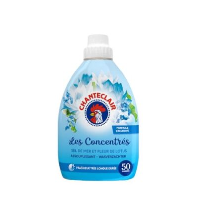 un gros plan d'une bouteille de lessive liquide sur fond blanc