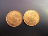deux pièces d'or, dont l'une porte un blason et l'autre un bouclier