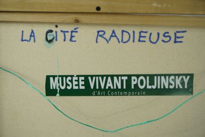 a sign on the wall that says musee vivant poliniskyy