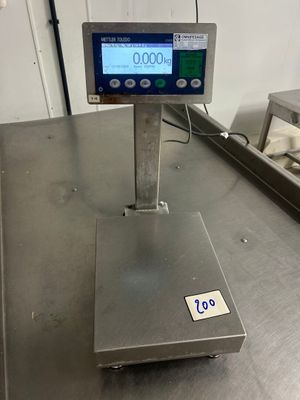 une photo d'une balance de cuisine