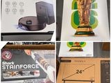 plusieurs photos différentes d'une boîte contenant un robot aspirateur et d'une boîte sur laquelle figure un robot aspirateur