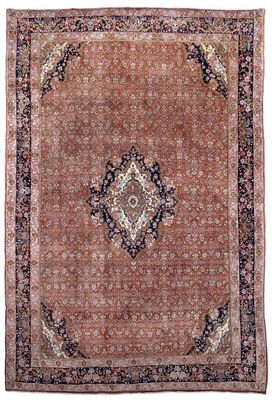 tapis persan antique à motif de médaillon sur fond rouge