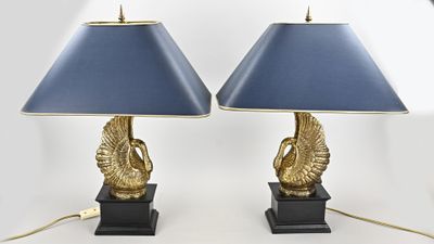 paire de lampes en laiton en forme de paon avec des abat-jours bleus