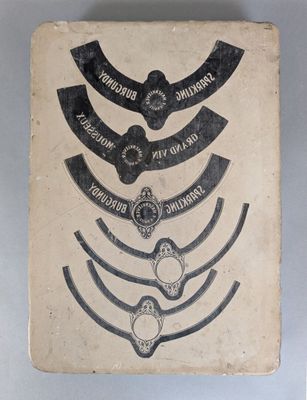 PIERRE LITHOGRAPHIQUE à motifs de collerettes pour du vin mousseux "HA