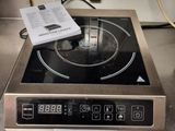 une photo d'une plaque de cuisson sur laquelle est posée une étiquette de prix