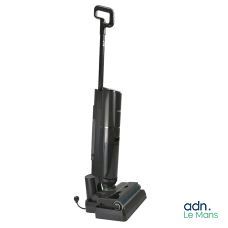 gros plan d'un aspirateur sur fond blanc