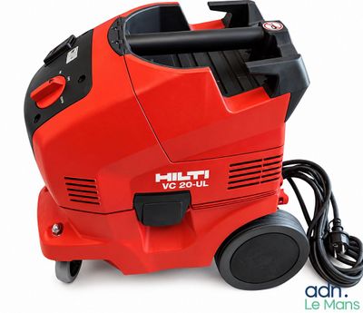 aspirateur rouge sur fond blanc, avec un cordon d'alimentation